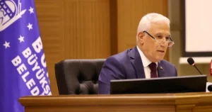 Bursa Büyükşehir Belediye Başkanı Mustafa Bozbey, ulaşım ve altyapı hizmetlerinde