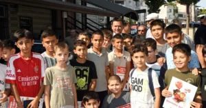 Bursa Osmangazi Belediye Başkanı Erkan Aydın, mahalle ziyaretleri kapsamında Güneştepe Mahallesi