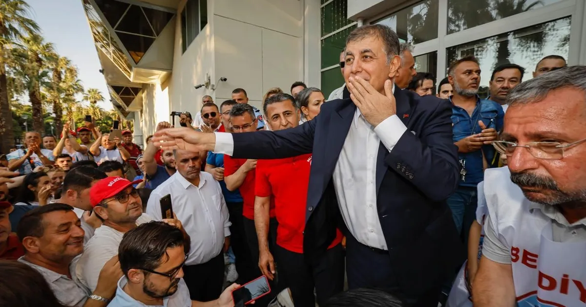 Başkan Tugay müjdeyi verdi: Tüm işçiler geri alınacak