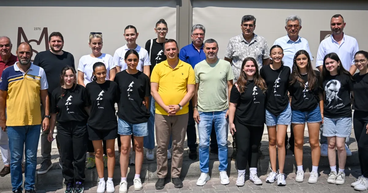 Bornova Belediyespor Küçük Kızlar Voleybol Takımı, İzmir Gelişim Ligi’nde oynadığı