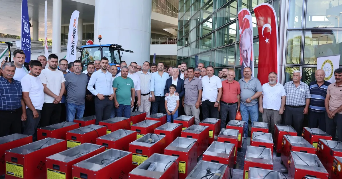 Kırsal kalkınma yatırımlarını hız kesmeden sürdüren Büyükşehir Belediyesi, çiftçilerin ürettikleri