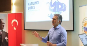 Bursa Gemlik Belediye Başkanı Şükrü Deviren, kentteki gazetecilerle bir araya