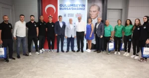 Başarılarıyla Bursa’nın gururu olan sporcular, Büyükşehir Belediye Başkanı Mustafa Bozbey’i