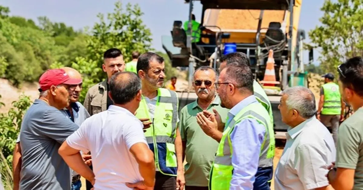 Denizli’de kırsal yollarda asfalt çalışmaları sürüyor