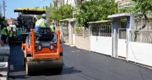İzmir Bornova’nın her sokağına konforlu ulaşım hedefiyle çalışmalar sürüyor.