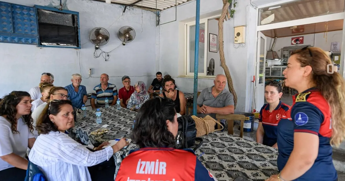 İzmirli baba ve kızı yangınlara karşı omuz omuza mücadele ediyor