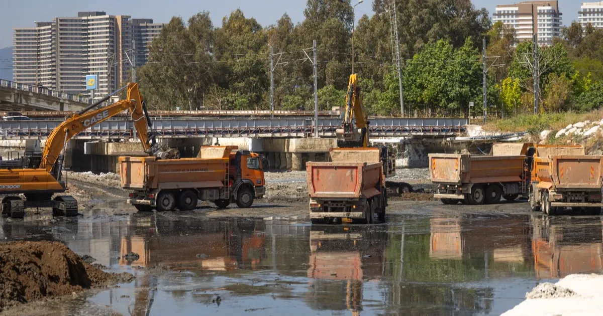İZSU’dan Meles ve Manda derelerinde temizlik seferberliği