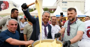 Antalya Muratpaşa Belediyesi’nin bu yıl 9’uncusunu düzenlediği Yöreler Renkler Şenliği,