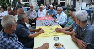 Nilüfer Belediye Başkanı Şadi Özdemir, Akçalar Mahallesi’nde esnafları ziyaret edip,