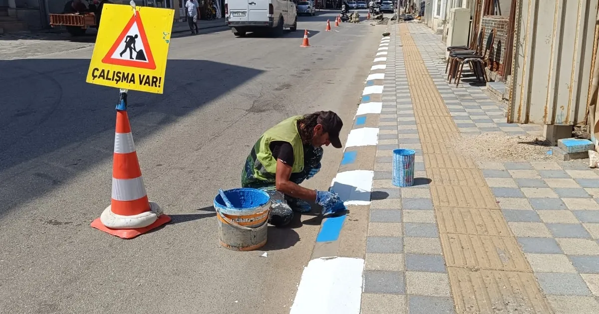 Bilecik Pazaryeri kaldırımlarına “Mavi-Beyaz” makyaj
