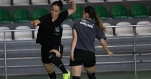 Bursa Büyükşehir Belediyespor hazırlık maçında Manisa Büyükşehir Belediyespor'la karşılaştı.