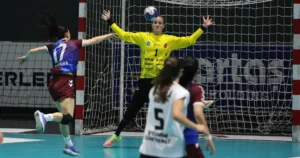 Bayanlar Hentbol Üstün Kupa yarı finalinde Bursa Büyükşehir Belediyespor, Ortahisar