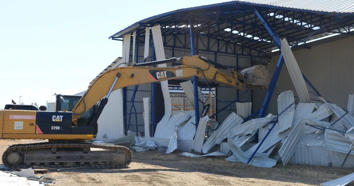Bursa Nilüfer’de Akçalar’da 2 kaçak yapı yıkıldı