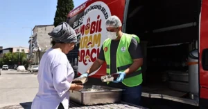 Denizli Büyükşehir Belediyesi, taşınabilir ikram araçları ile kentin dezavantajlı mahallelerinde