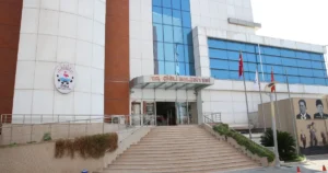 İzmir Çiğli Belediyesi’nin “Çiğli’nin Yıldızları” burs programına müracaatlar başladı.