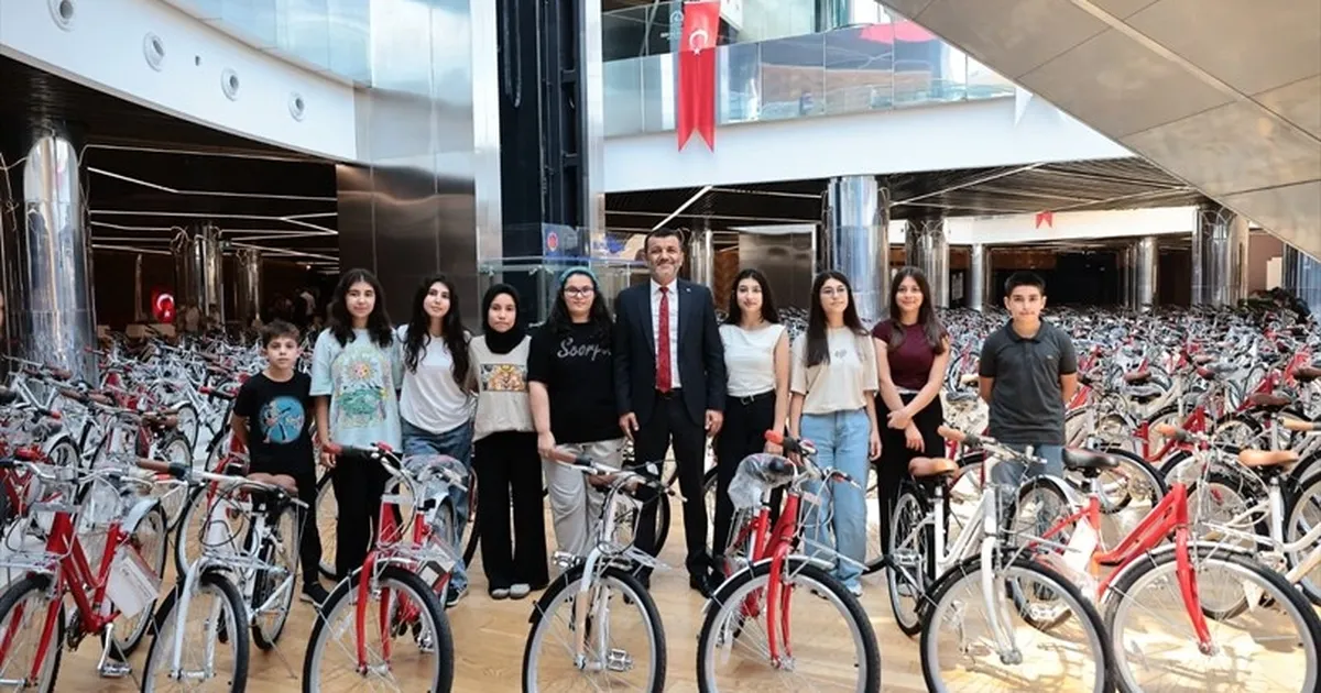 Denizli’de başarıya pedal gücü: 615 öğrenciye bisiklet ödülü