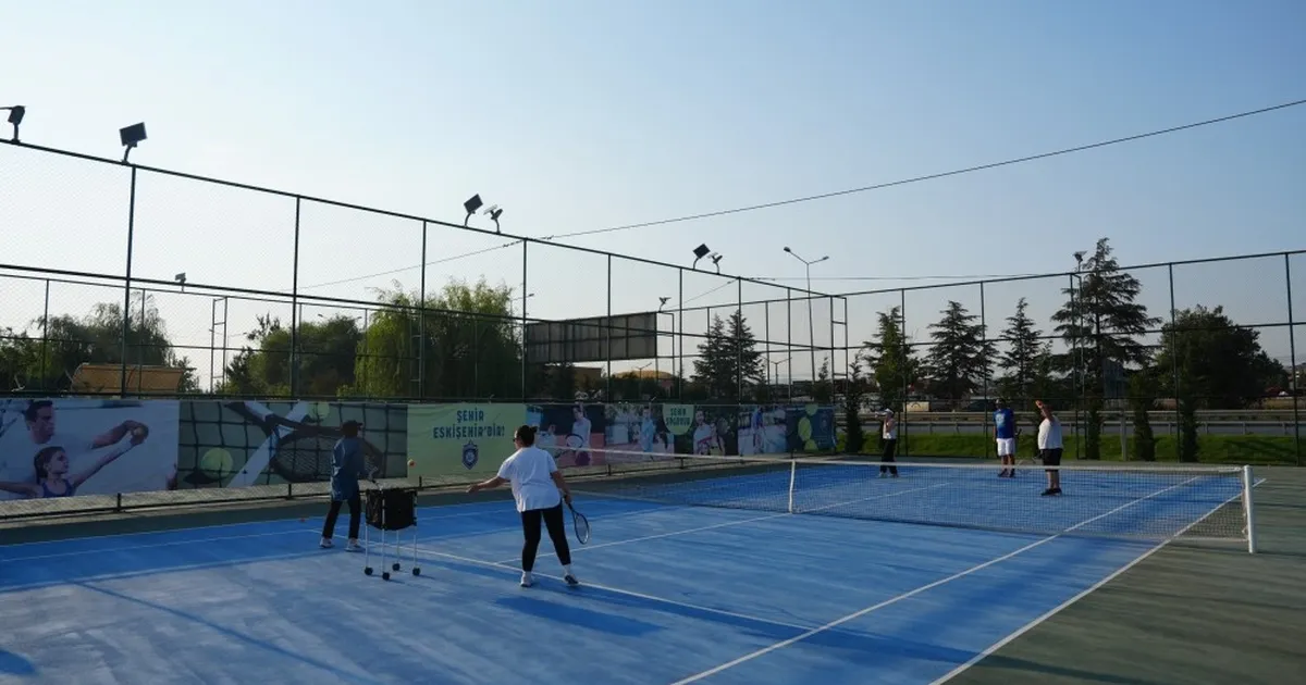 Eskişehir Büyükşehir Belediyesi’ne ilişkin Batıkent Açık Tenis Kortları’nda yetişkinler için