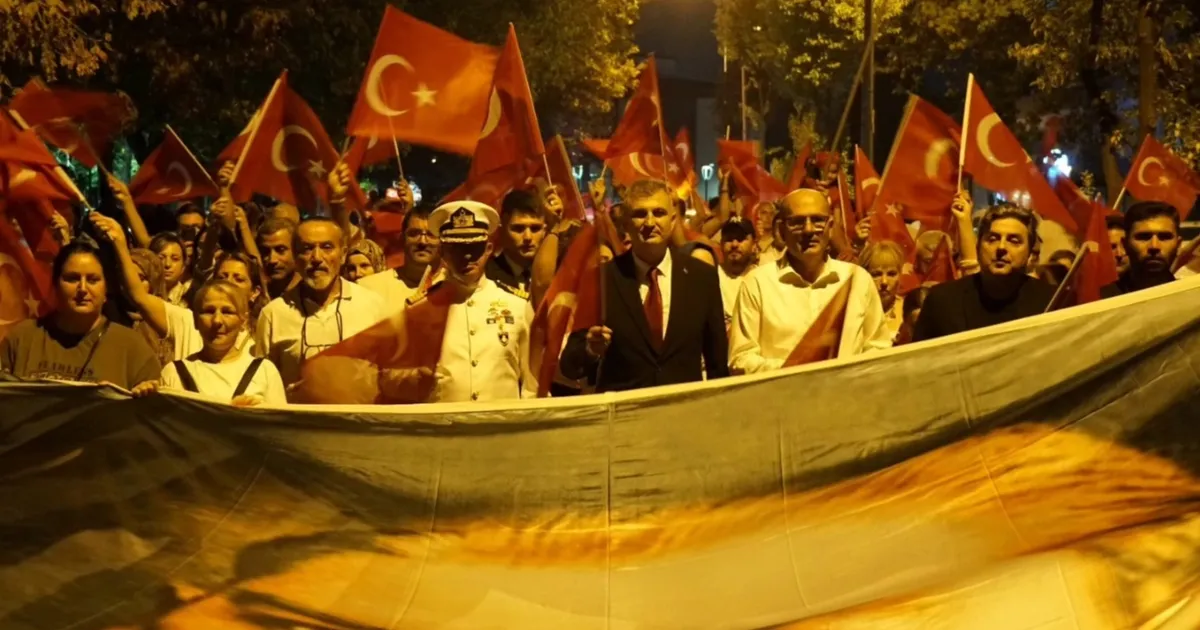 Fener alayı Gölcük’ü aydınlattı