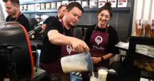 Bursa’da gençlerin yeni buluşma noktası haline gelen “Genç Kafe”, uygun