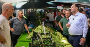 İzmir'de Bornova Belediyesi, ilçedeki tüm pazaryerlerinde güvenliği artırmak ve kamusal
