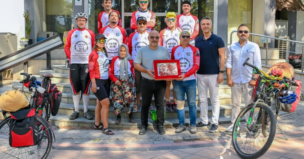 İzmir’de ‘Zafer Yolunda’ pedallar iz bırakıyor