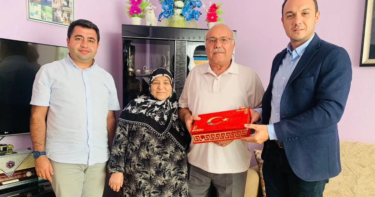İzmit Belediyesi, Kandıra’da yaşayan Kıbrıs Gazileri Recep Toygar ve Sıtkı