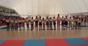 İzmit Belediyesinin “Yüzme Bilmeyen Kalmasın” projesi kapsamında, 7-12 yaş ortası