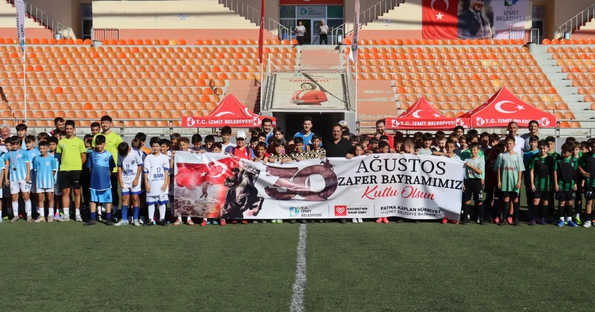 İzmit’te 30 Ağustos’a özel futbol coşkusu