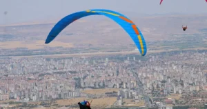 Kayseri Ali Dağı’nda başlayan Türkiye Yamaç Paraşütü Mesafe Şampiyonası’nda 120