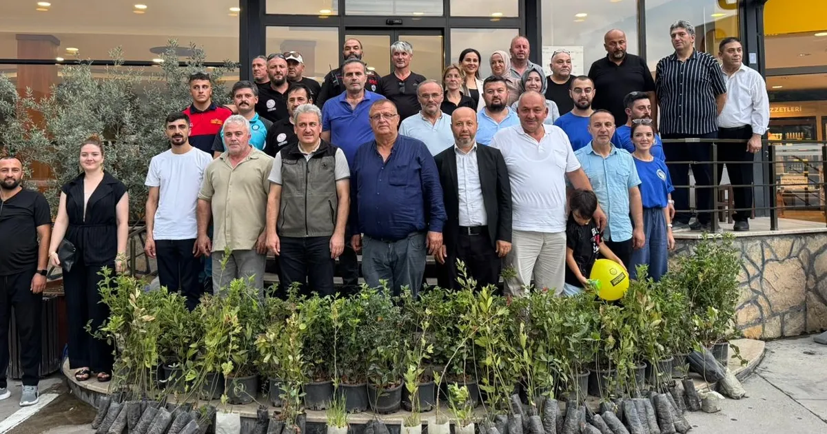 Kocaeli Büyükşehir Belediyesi, Sakarya Geyve’deki orman yangınına gönüllü olarak destek