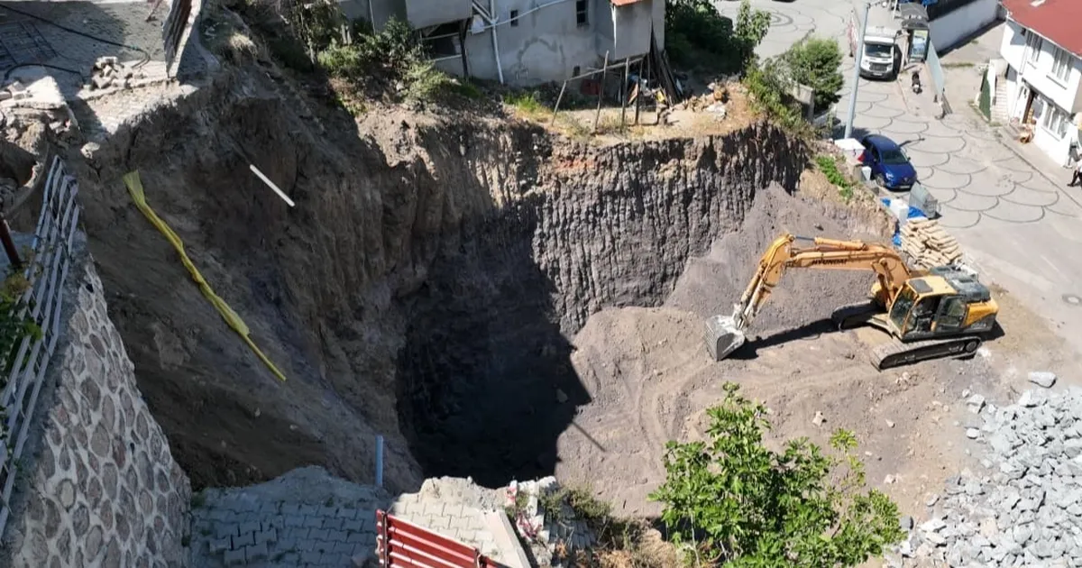 Kocaeli Gölcük’te toprak kaymasına ani müdahale