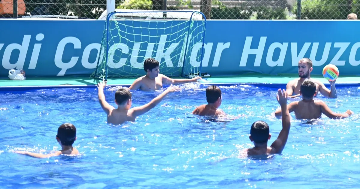 Manisa’da portatif havuzlarla ücretsiz yüzme keyfi