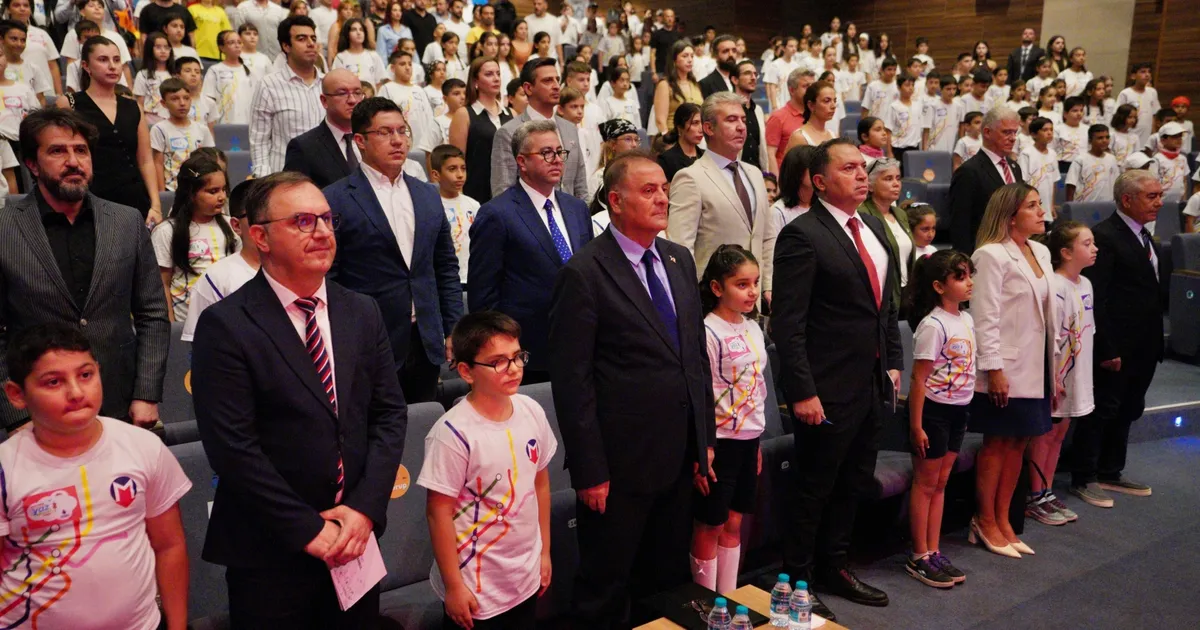 ‘Metro İstanbul’da 403 minik öğrenci mezun oldu