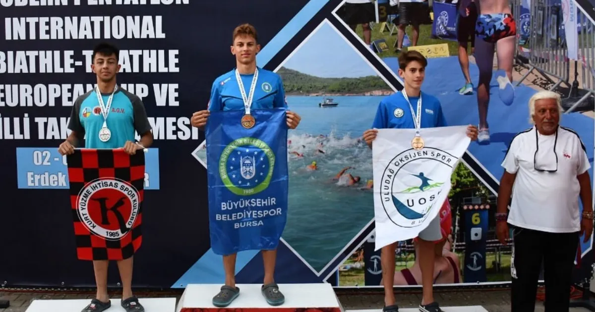 Bursa Büyükşehir Belediyespor’un başarılı sporcusu Muhammed Emir Kurtulan, iki ayrı