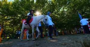 Sakarya Kültür Sanat Şenliği kapsamında düzenlenen ‘Pony Atlar’ etkinliğinde çocuklar
