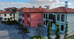 Yalnızca konaklama açısından değil, aynı zamanda şehrin hafızasını yaşatan bir
