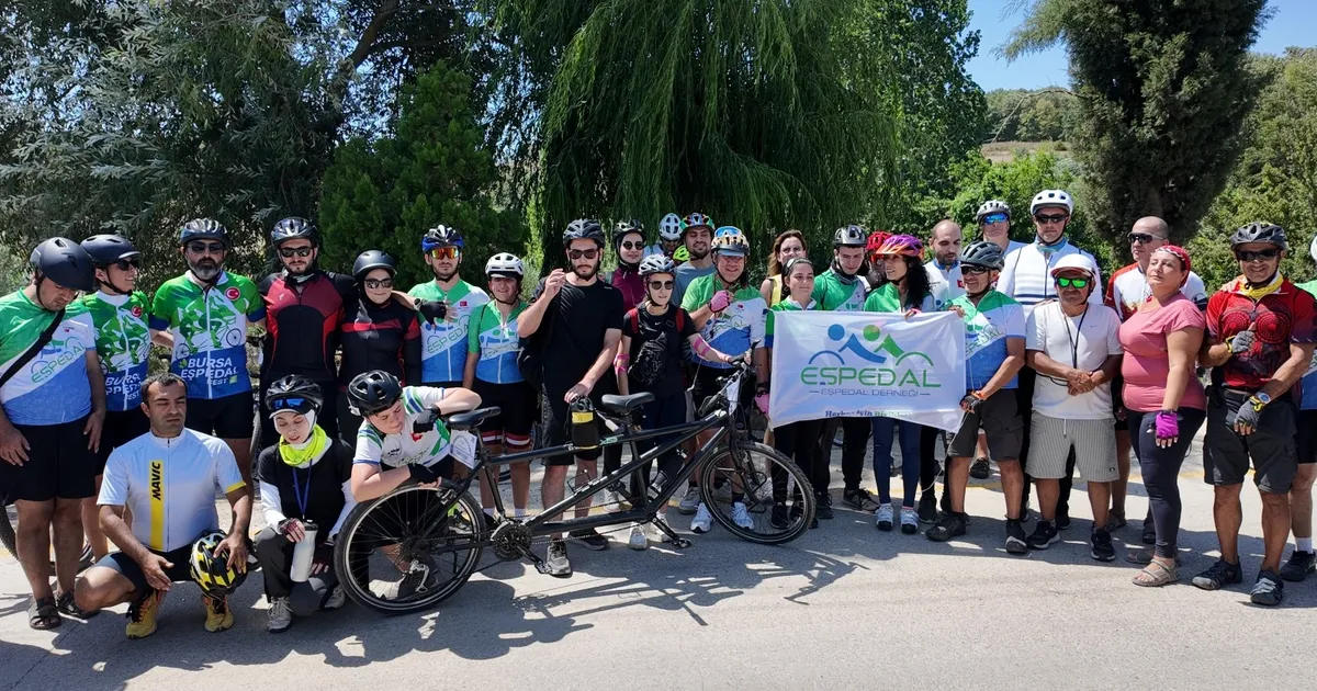 Tandem bisikletlerle Kocaeli’de umuda pedal çevirdi