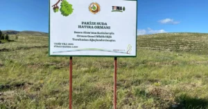 TEMA Vakfı gönüllüsü Sezen Aksu, fidan bağışlarıyla oluşturulan Hatıra Ormanları