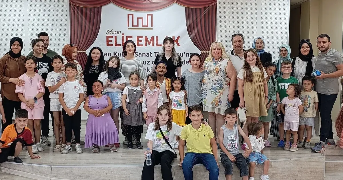 ‘Yağmur Hanım’ın Konağı’ dakikalarca ayakta alkışlandı
