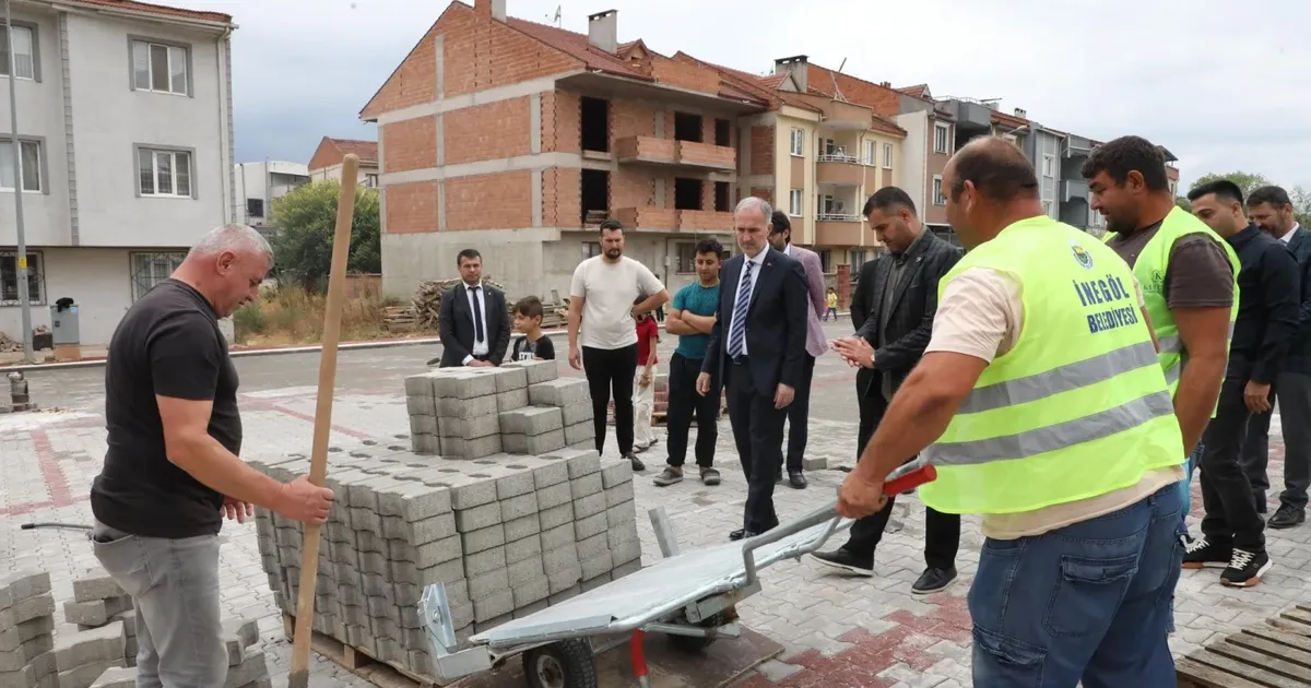 Bursa'da İnegöl Belediyesi’nin Ertuğrulgazi Mahallesinde imalinde sona geldiği 43 araçlık
