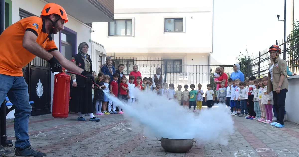 Bursa Yıldırım’da minik itfaiyeciler göz kamaştırdı