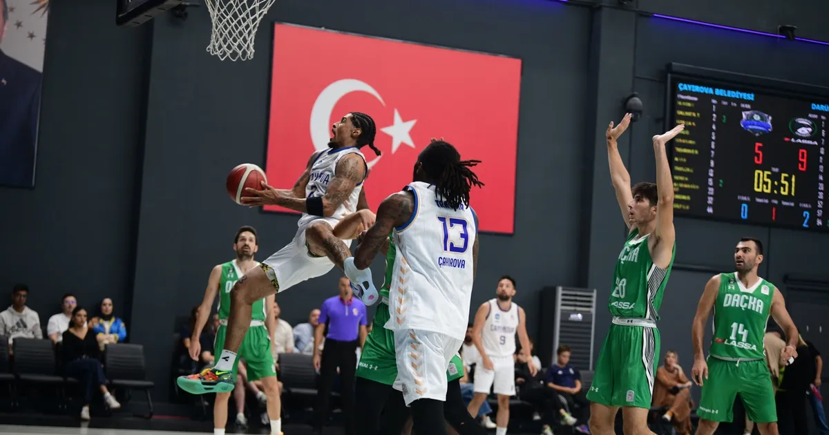 Türkiye Basketbol Ligi 2025-2026 Dönemi açılış müsabakasında Darüşşafaka Lassa’yı alanında