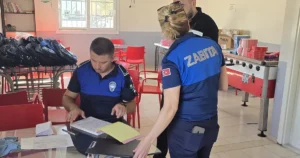 İzmir'de Çiğli Belediyesi, yeni eğitim öğretim devrinin başlamasıyla birlikte ilçedeki