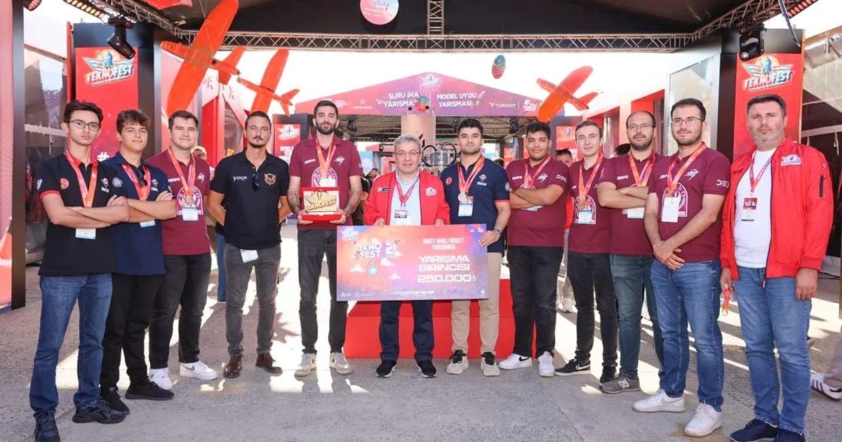Dokuz Eylüllü öğrenciler başarılarıyla göğüsleri kabarttı