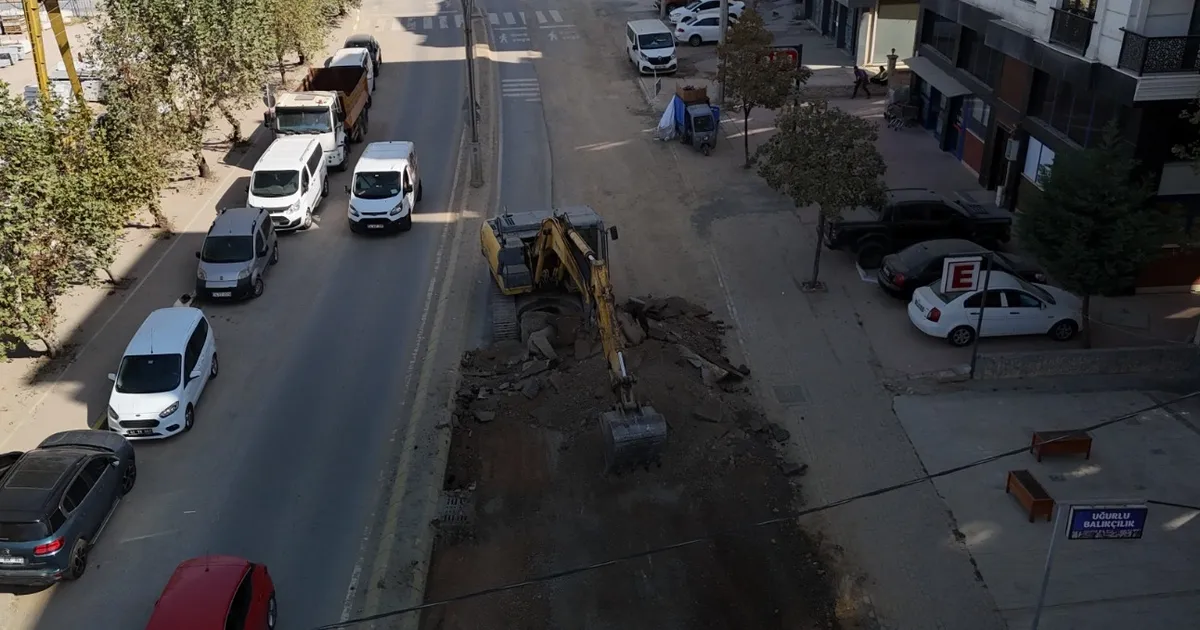 Gebze Belediyesi Fen İşleri Müdürlüğü takımları, ilçenin farklı noktalarında sürdürdüğü