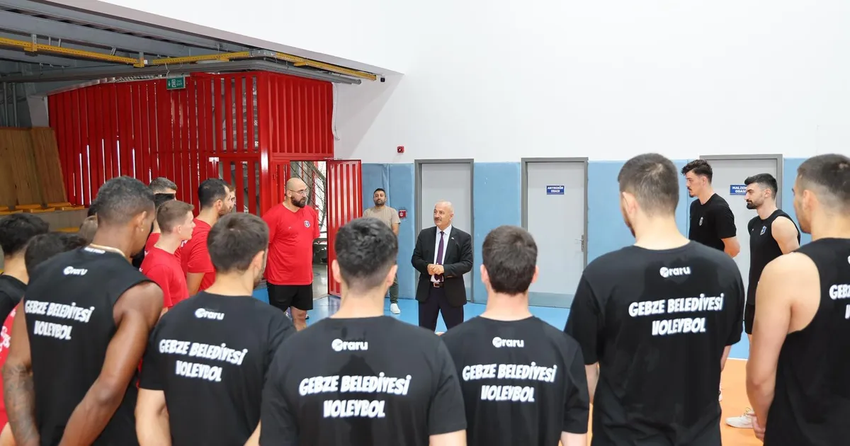 Gebze’de Başkan Büyükgöz’den Efeler’in antrenmanına ziyaret