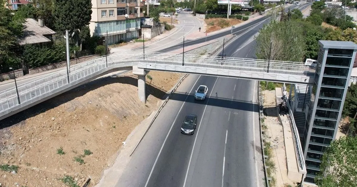 Kocaeli Büyükşehir Belediyesi’nin Gebze Eskihisar Feribot Yolu üzerinde inşa ettiği
