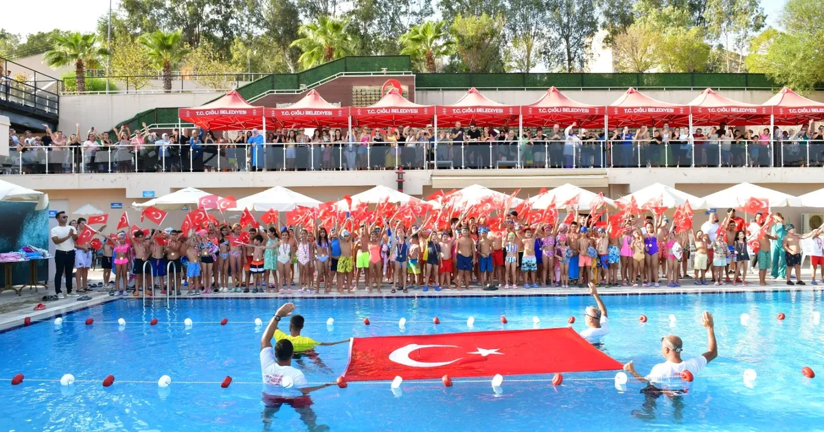İzmir Çiğli’den yüzme şenliği ve madalya töreni