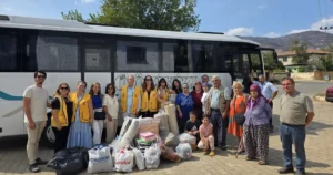 Artemis Lions Kulübü üyeleri, yangından etkilenen İzmir'in köylerini ziyaret etti.