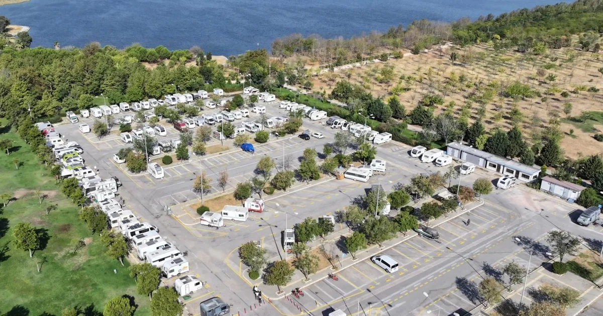 İzmir’de karavancıların tercihi İnciraltı oldu